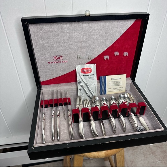 1847 Rogers Bros Other - 1847 Rogers Bros IS Flare 1956 50 Piece Silverware Set